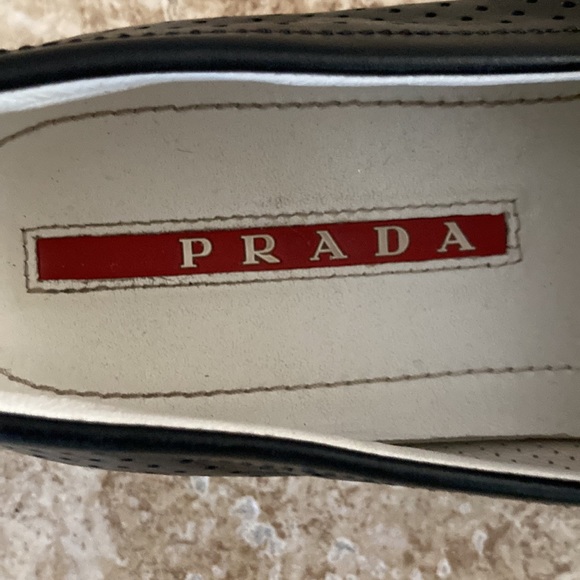 Sale 🎊 PRADA LEATHR SLIP - ON 💯% AUTHENTIC. - Picture 4 of 11